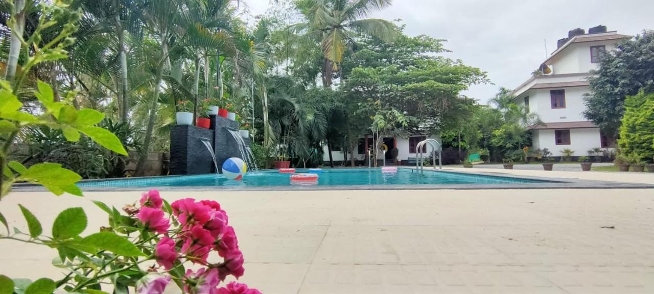 Three Roots Holiday Home Resort 苏丹巴特利 外观 照片