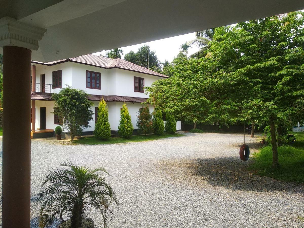 Three Roots Holiday Home Resort 苏丹巴特利 外观 照片