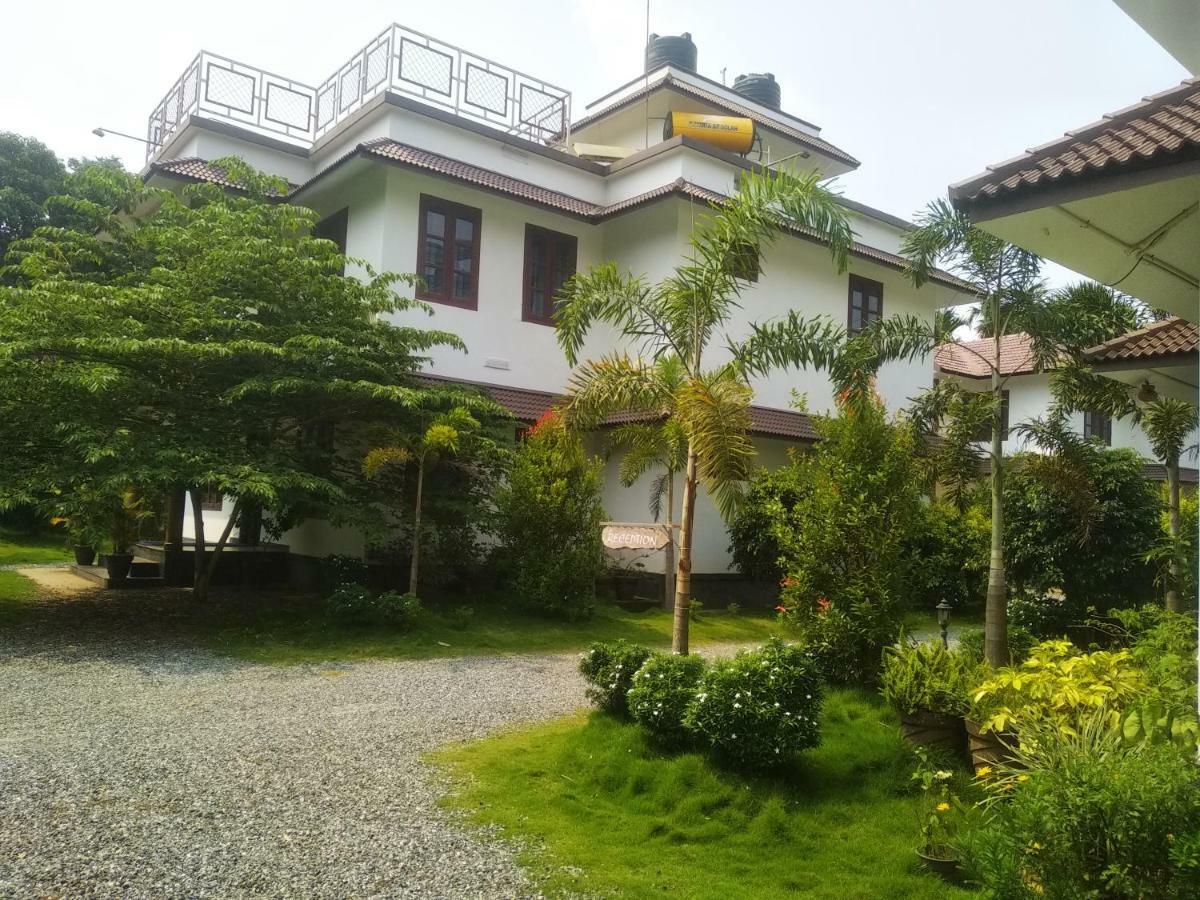Three Roots Holiday Home Resort 苏丹巴特利 外观 照片